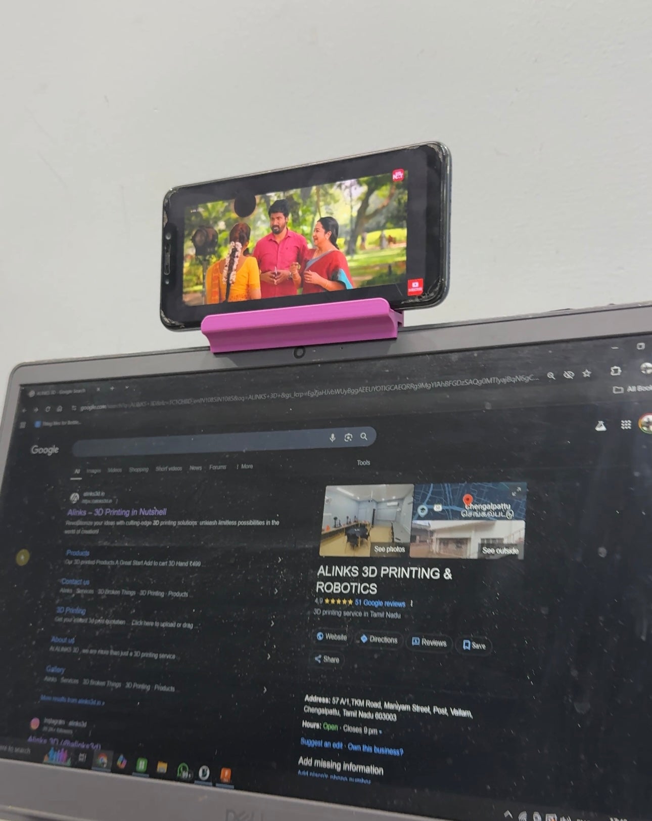 Laptop mobile holder